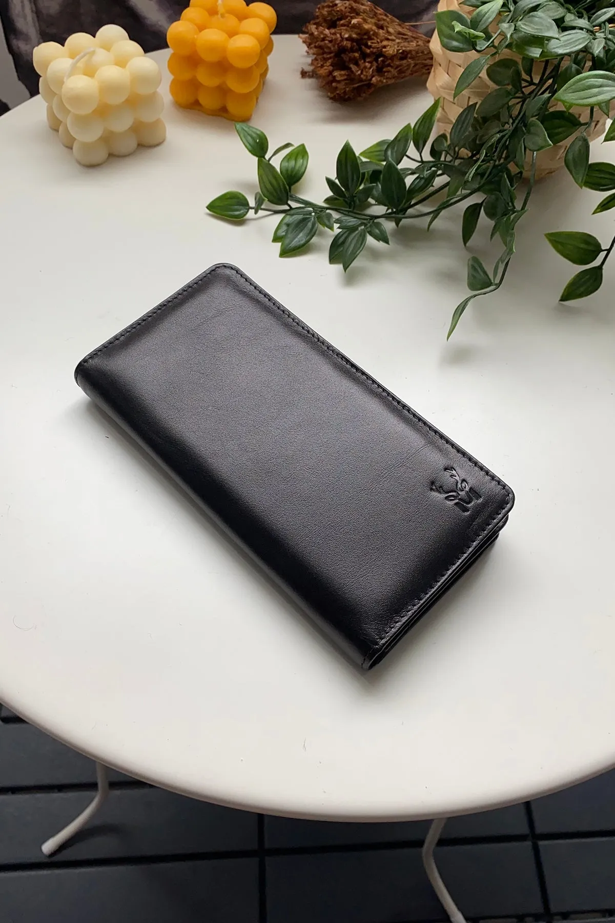 Boston - Genuine Leather Wallet with Phone Socket and Kangaroo Compartment