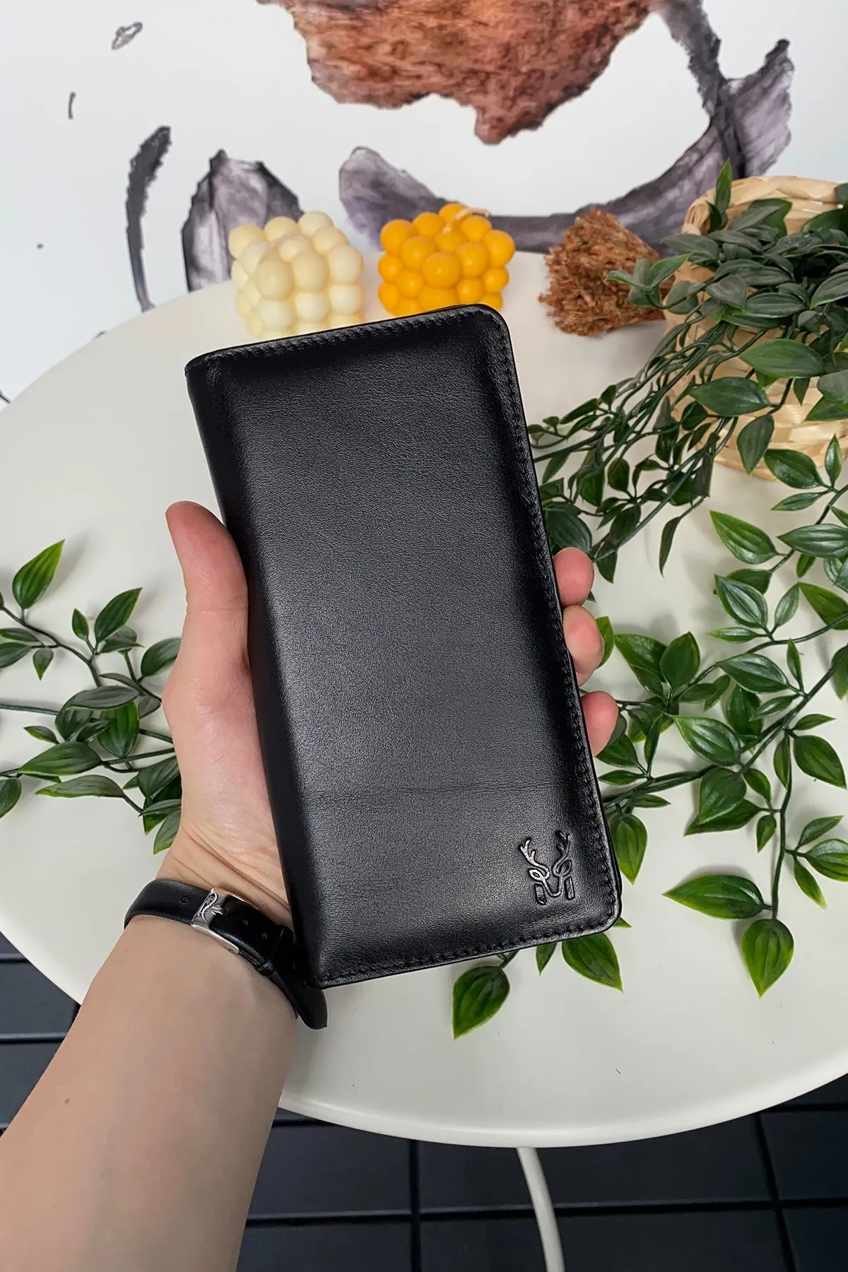 Boston - Genuine Leather Wallet with Phone Socket and Kangaroo Compartment