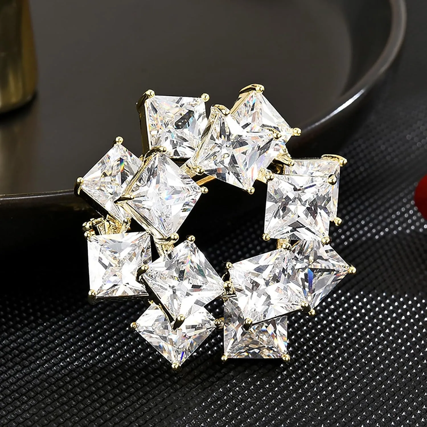 Brooches and Pins for Women Elegant Flower Pearl Brooches Costume Broches Jewelry Lady Christmas Pin for Women