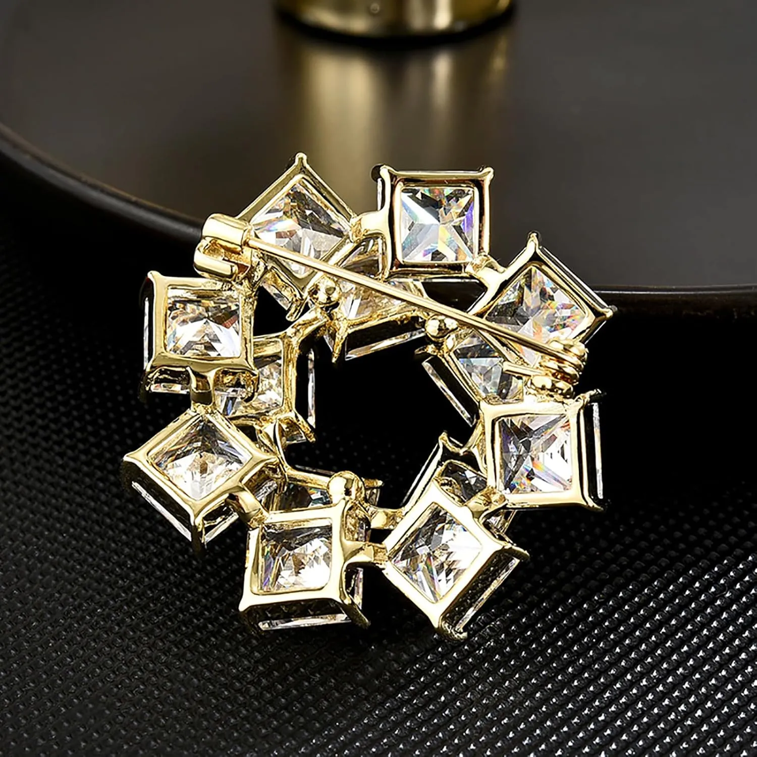 Brooches and Pins for Women Elegant Flower Pearl Brooches Costume Broches Jewelry Lady Christmas Pin for Women