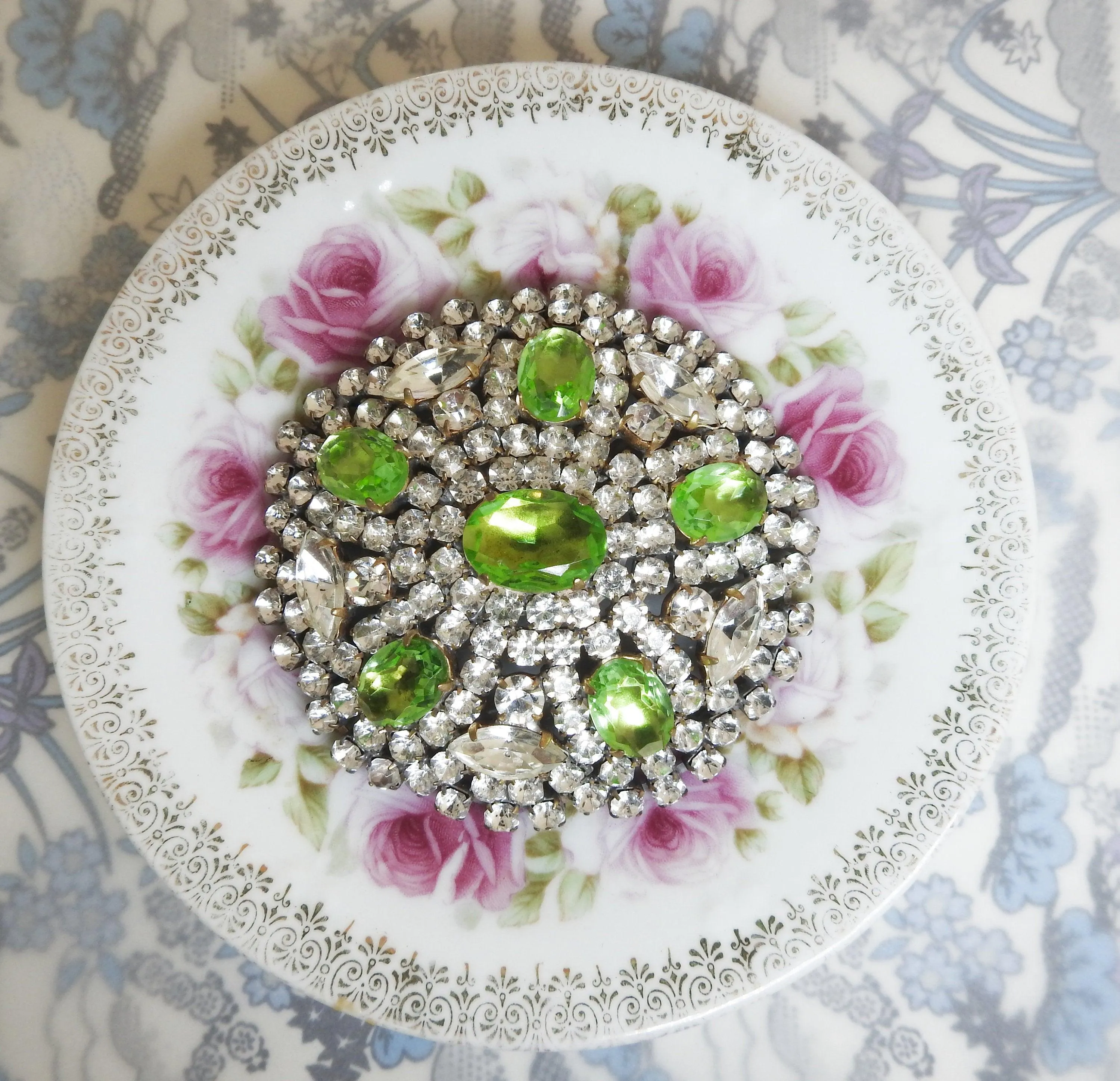 Elegant Austrian crystal brooch pin