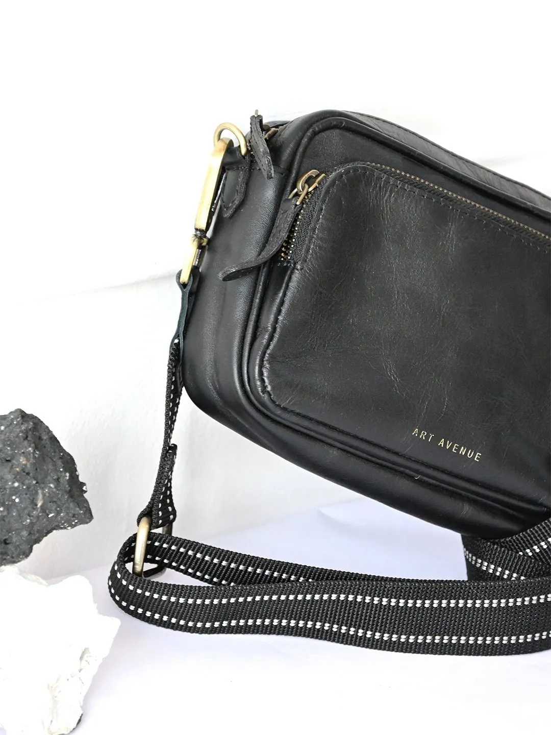 HARISSON  - LEATHER SLING BAG (Black)