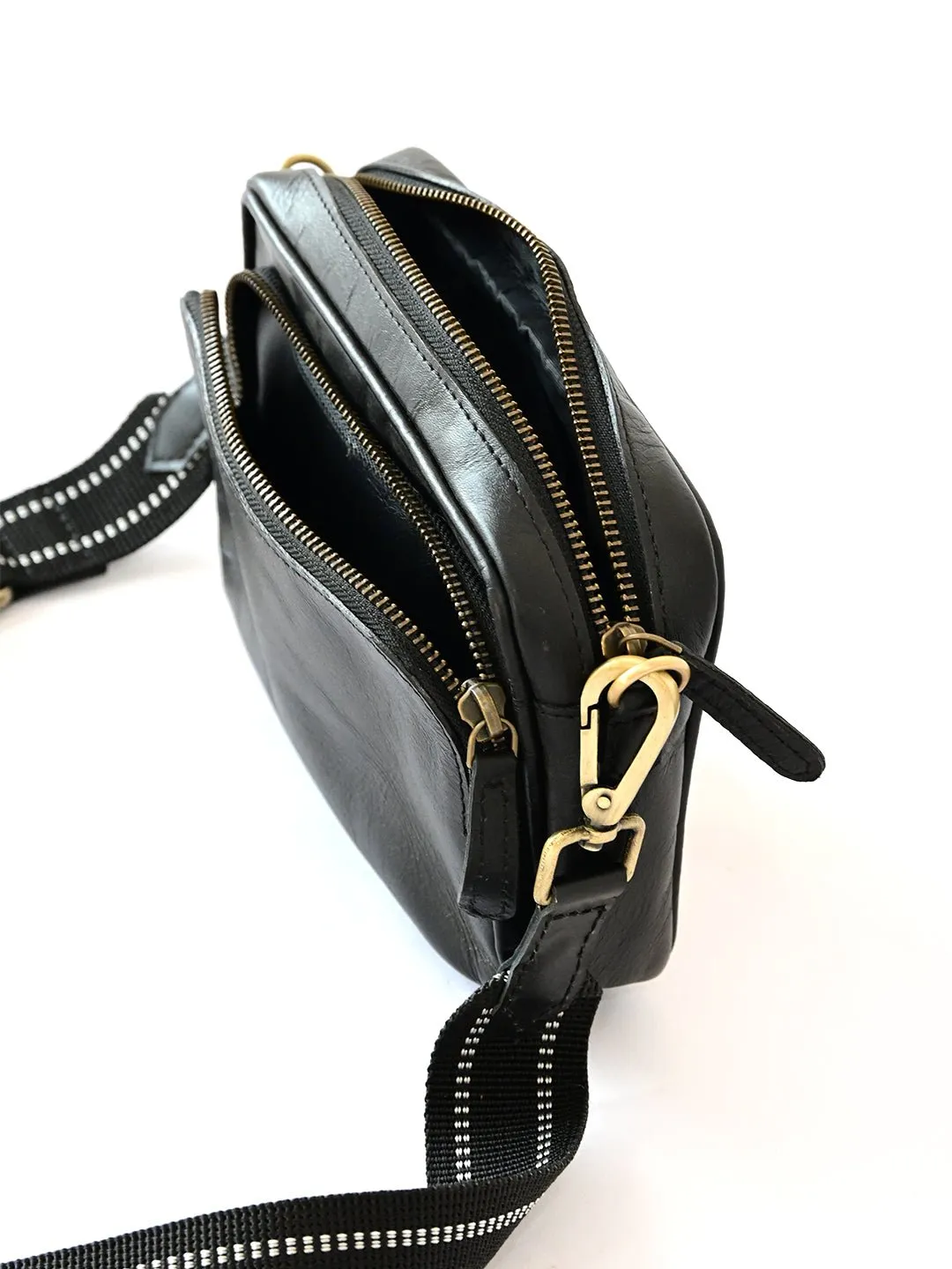 HARISSON  - LEATHER SLING BAG (Black)