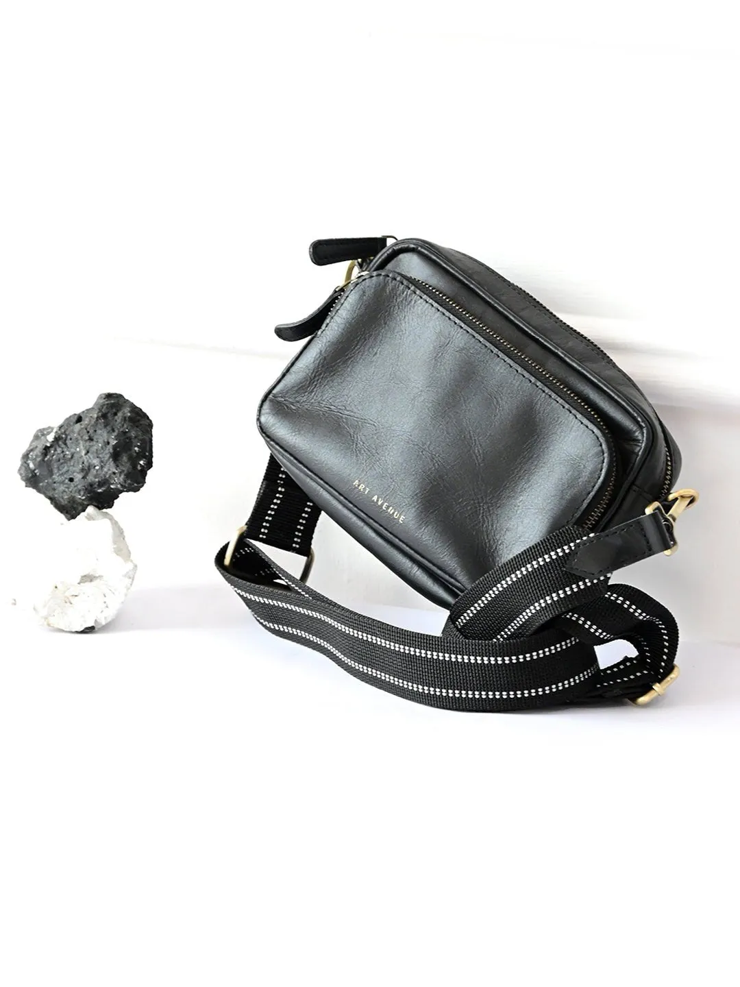 HARISSON  - LEATHER SLING BAG (Black)