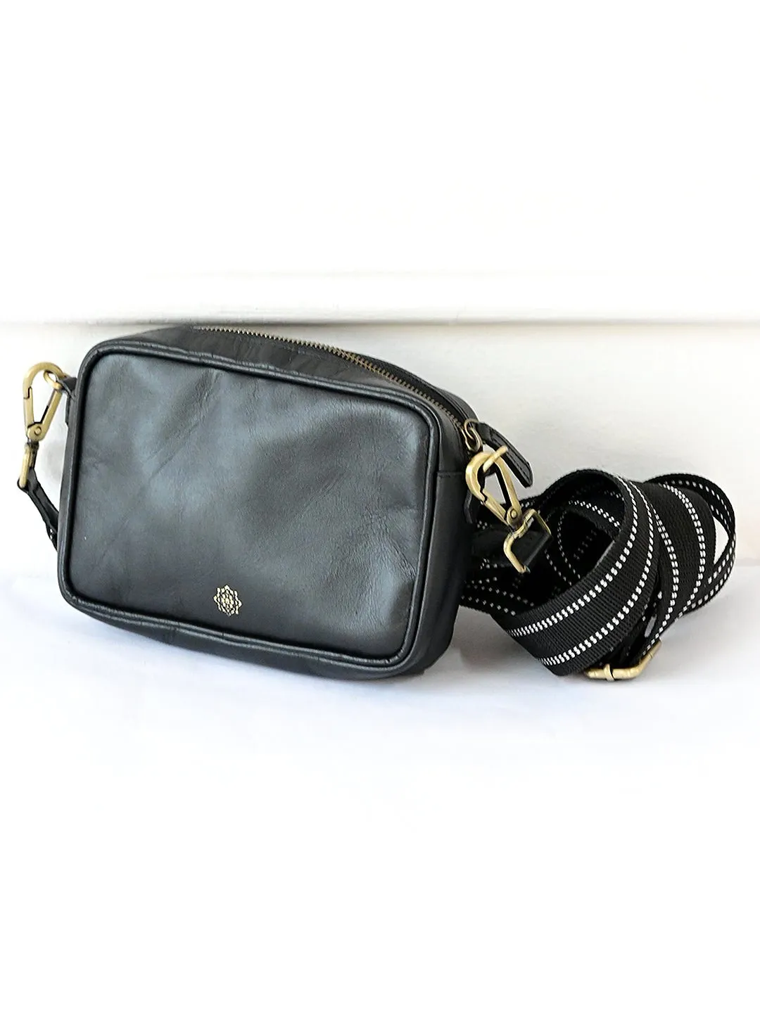 HARISSON  - LEATHER SLING BAG (Black)