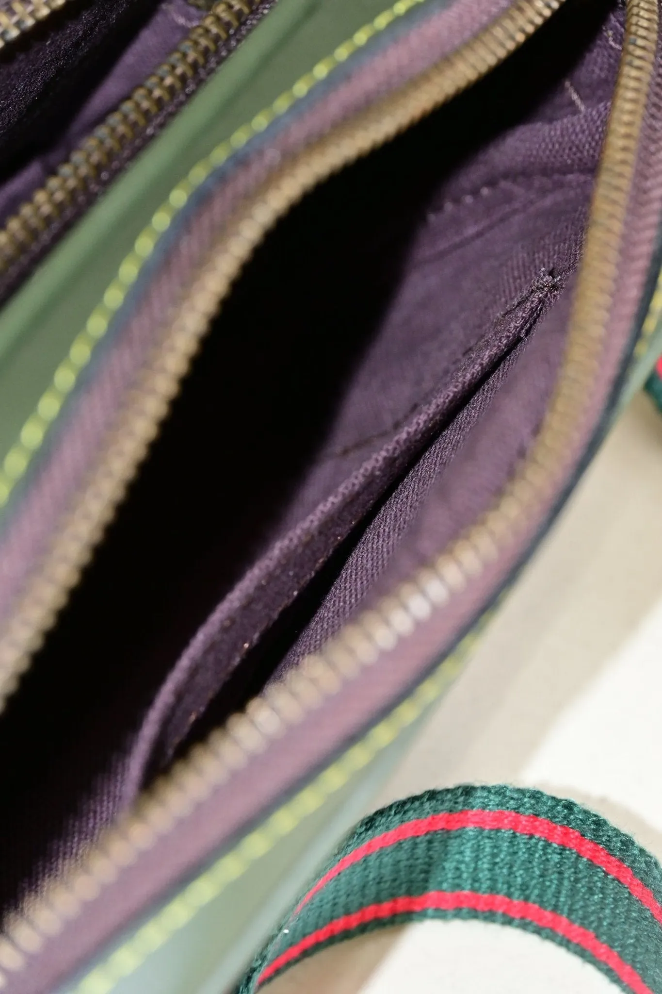 HARISSON  - LEATHER SLING BAG (Green)