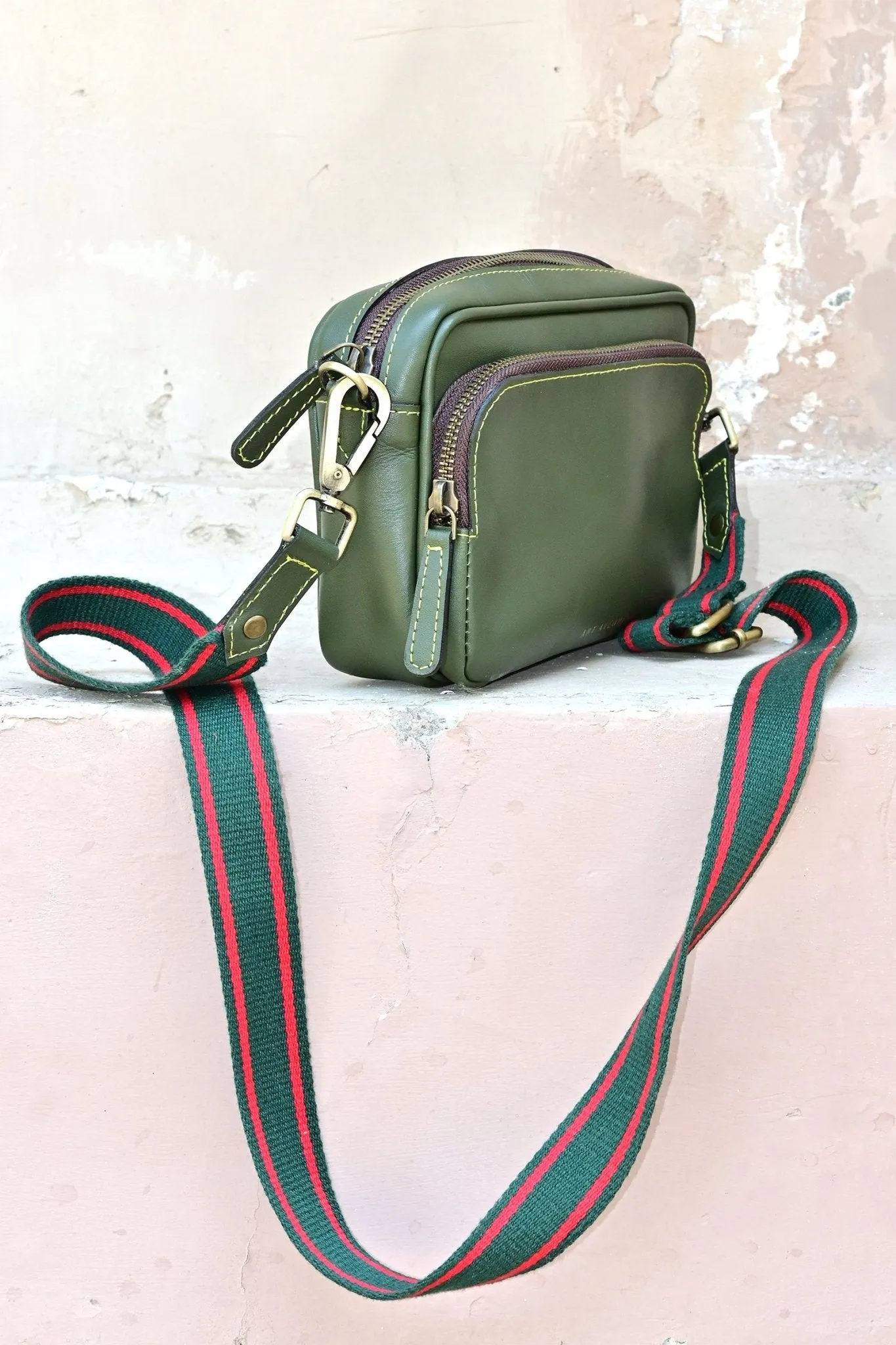 HARISSON  - LEATHER SLING BAG (Green)