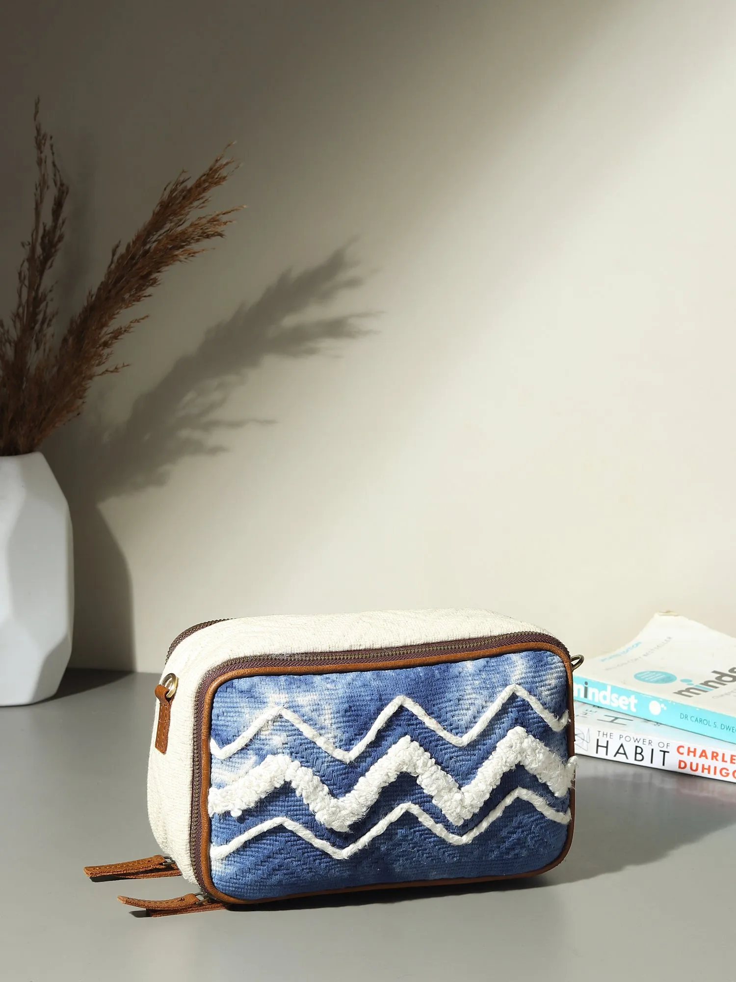 LUIGINA - COTTON & LEATHER  SLING BAG