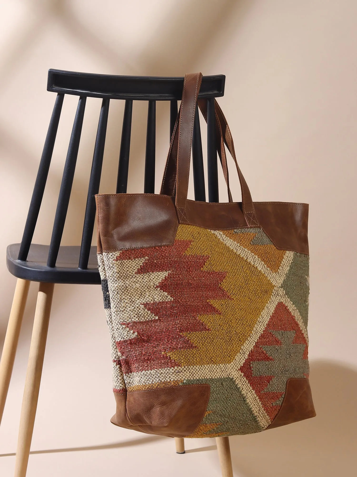 NAHUA - LEATHER AND KILIM BAG