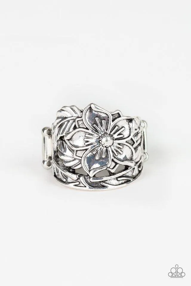 Paparazzi Ring ~ Hibiscus Highland - Silver